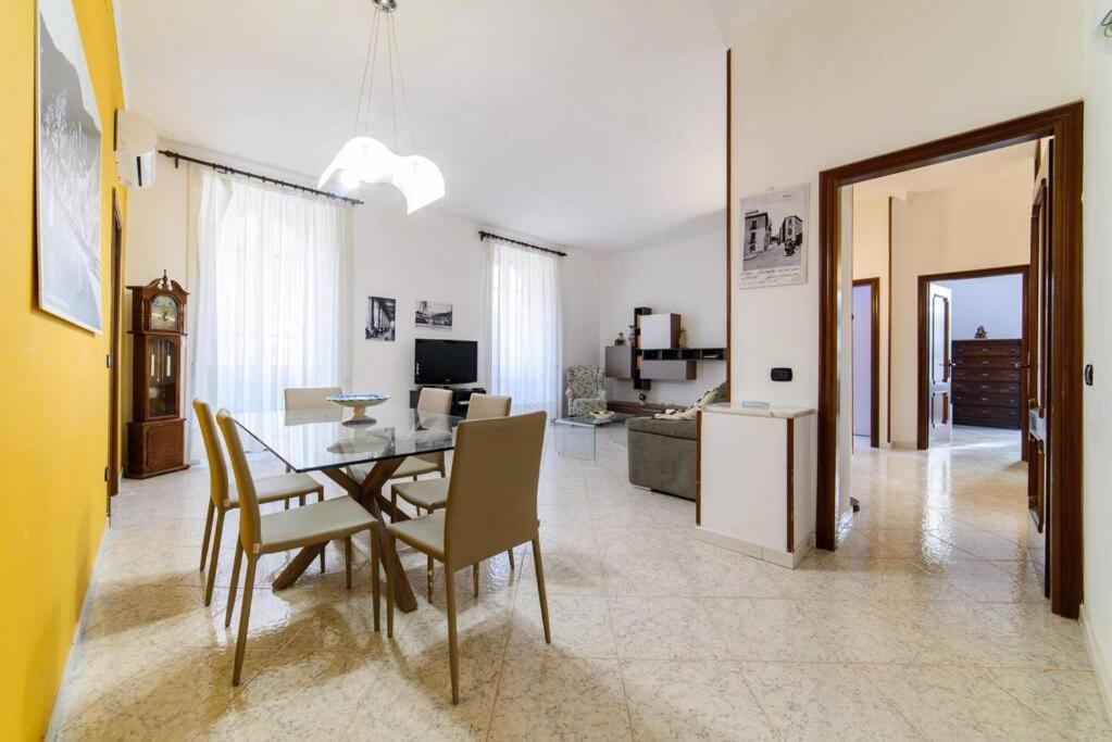 Casa Vacanze “In Centro” Салерно Екстер'єр фото