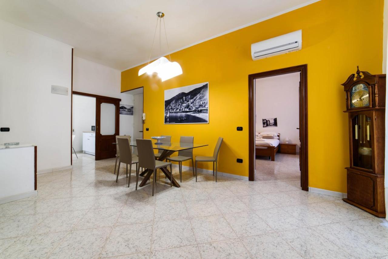 Casa Vacanze “In Centro” Салерно Екстер'єр фото