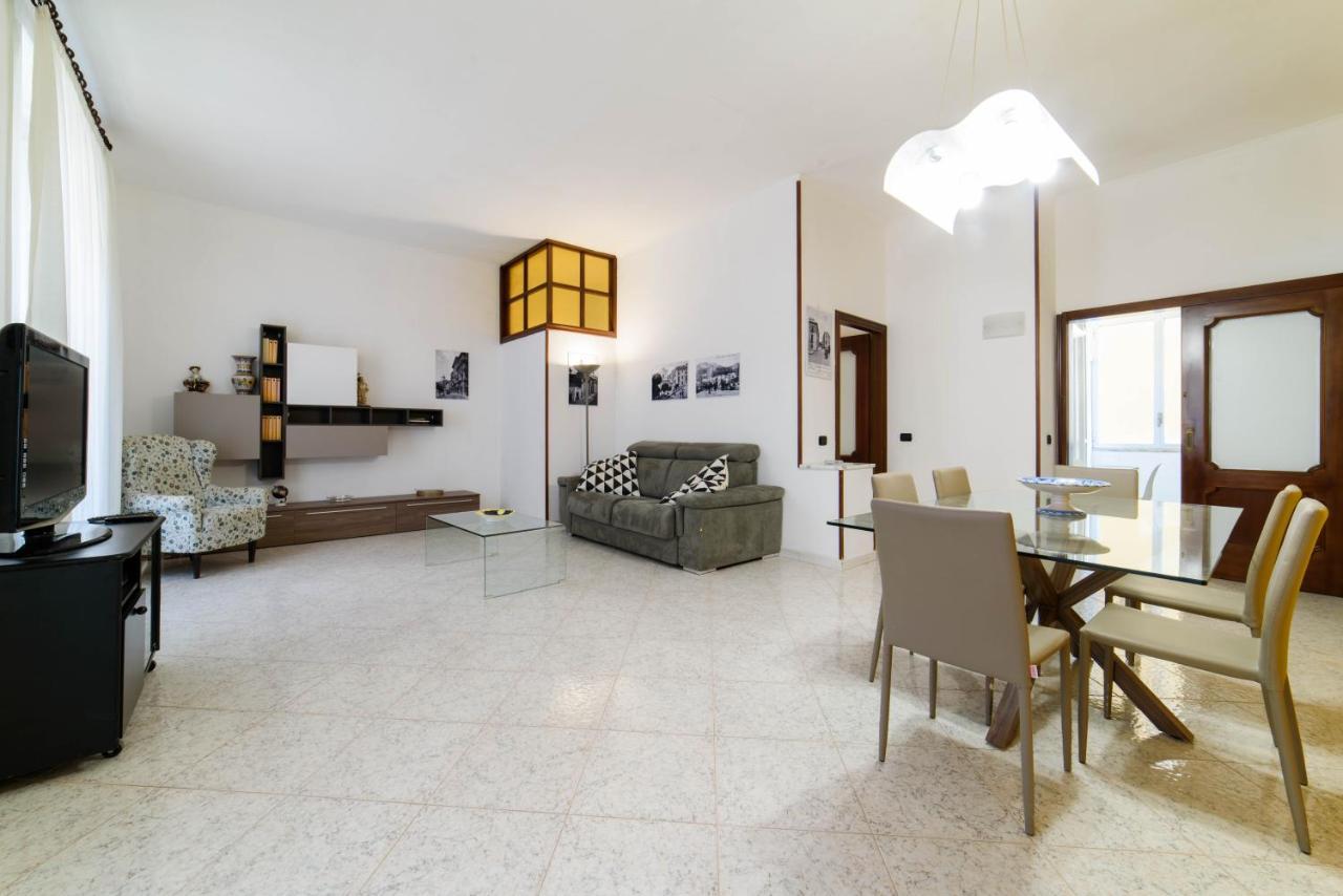 Casa Vacanze “In Centro” Салерно Екстер'єр фото