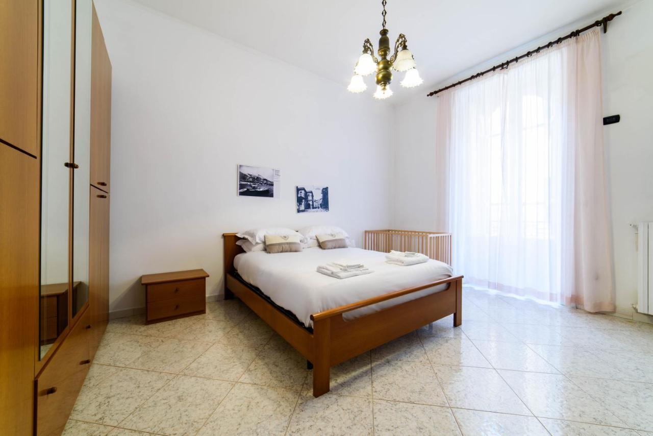 Casa Vacanze “In Centro” Салерно Екстер'єр фото